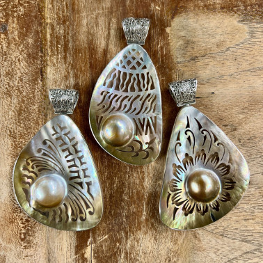PD 15770-(HANDMADE 925 BALI STERLING SILVER PENDANTS WITH CARVING NATURAL SHELL)
